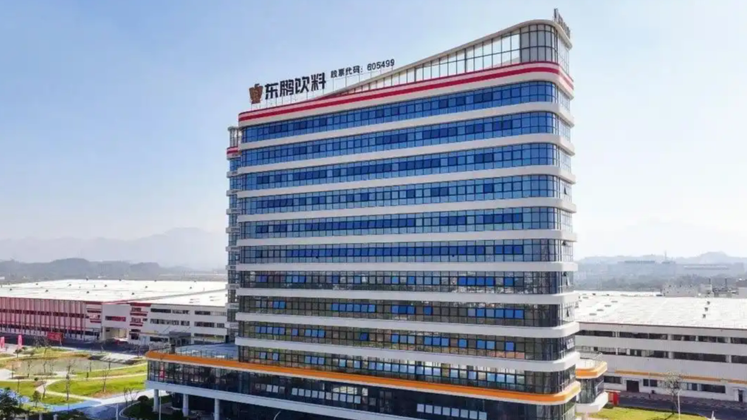 单挑红牛后 东鹏瞄准康师傅和统一热搜配图